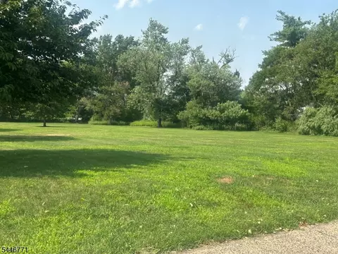 2700 Dover St, Piscataway, NJ 08854