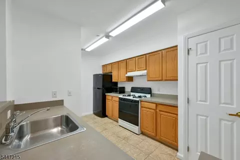 Kitchen - 189 Forest Ave #213, Paramus, NJ 07652 photo 1 of 3