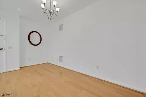 Living - 189 Forest Ave #213, Paramus, NJ 07652 photo 2 of 5