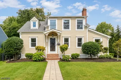 21 Duchamp Pl, Chatham, NJ 07928