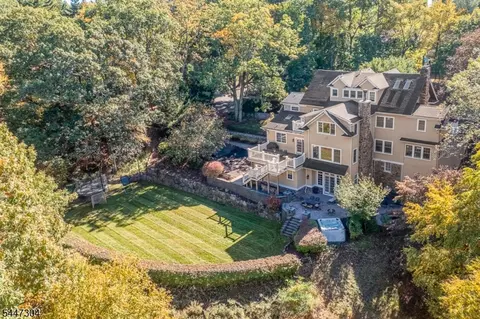 151 Lookout Rd, Mountain Lakes, NJ 07046