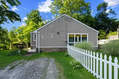 40 Glenridge Rd, Hewitt, NJ 07421