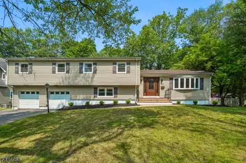 28 Brookside Pl, Livingston, NJ 07039