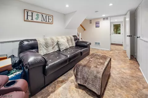 Entry Way - 33 Edgar St, Summit, NJ 07901 photo 3 of 3