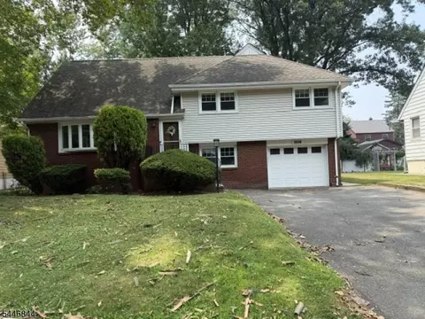 1008 Windsor Rd, Teaneck, NJ 07666