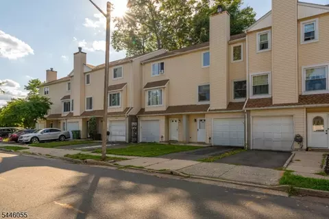 668 Jackson Ave, Roselle, NJ 07203