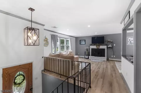 Entry Way - 18 Smith Rd, Wantage, NJ 07461 photo 2 of 5