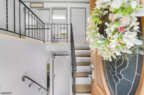 Entry Way - 18 Smith Rd, Wantage, NJ 07461 photo 1 of 5