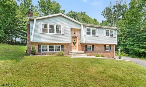 18 Smith Rd, Wantage, NJ 07461