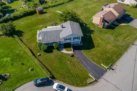 64 Sanford Dr, Randolph, NJ 07869