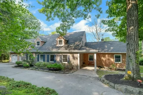 10 Brush Hl, Kinnelon, NJ 07405