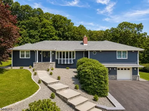 86 Minnisink Rd, Lake Hopatcong, NJ 07849