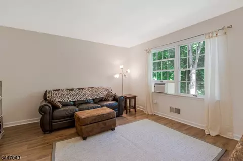 Living - 4 Peter Dr, Hackettstown, NJ 07840 photo 2 of 4