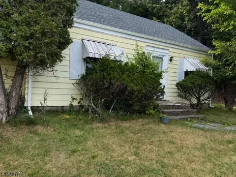 304 Goffle Rd, Hawthorne, NJ 07506