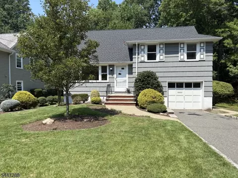 33 Longacre Dr, Livingston, NJ 07039