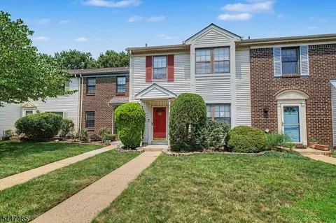 55 Pear Tree Ln, Franklin Park, NJ 08823