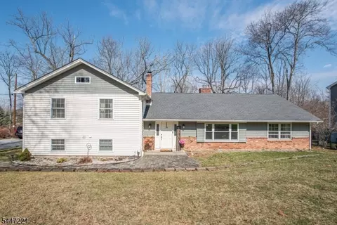 24 Valley View Trl, Sparta, NJ 07871