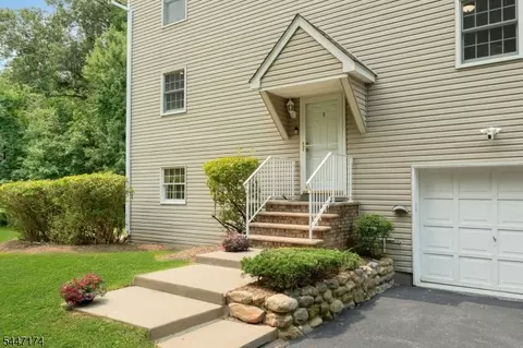 9 Brookstone Cir, Morris Plains, NJ 07950