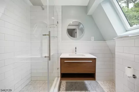 Bath - 54 E Main St, Mendham, NJ 07945 photo 5 of 5