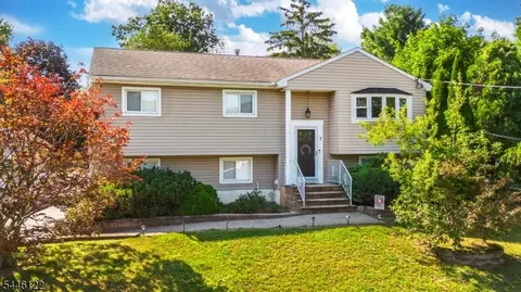 7 Cumberland Rd, West Milford, NJ 07480