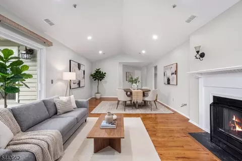 351 Ventnor Ct, Piscataway, NJ 08854