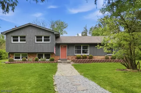 3 Lew May Dr, Andover Twp, NJ 07860