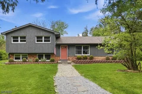 3 Lew May Dr, Andover Twp, NJ 07860