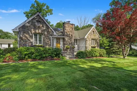 16 Weir Pl, Ringwood, NJ 07456