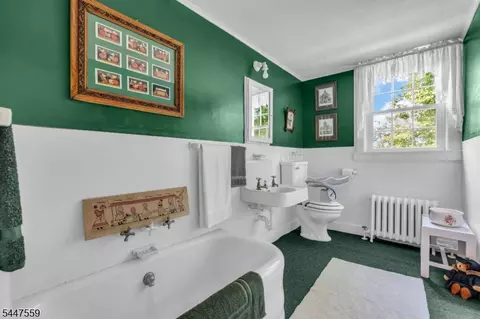 Bath - 932 Cedar Brook Rd, Plainfield, NJ 07060 photo 2 of 5