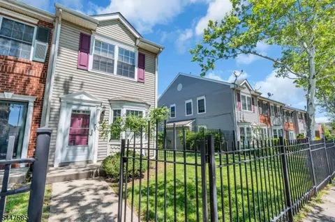19 Clarion Ln, Newark, NJ 07103