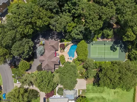 45 Acorn Rd, Watchung, NJ 07069