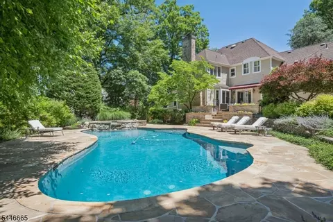 45 Acorn Rd, Watchung, NJ 07069