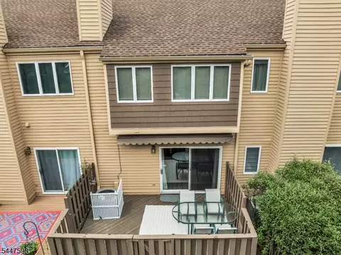 154 Leeds Ct #154, Madison, NJ 07940