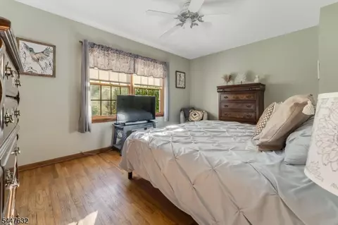 Bedroom - 36 Mackenzie Rd, Hampton, NJ 08827 photo 2 of 3