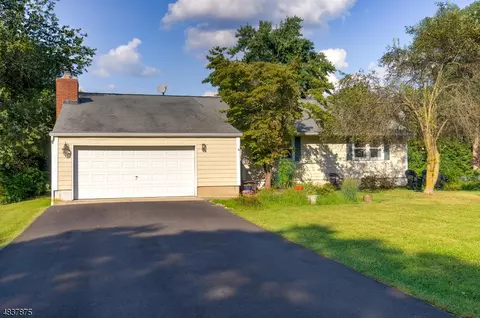 29 1st St, Somerset, NJ 08873