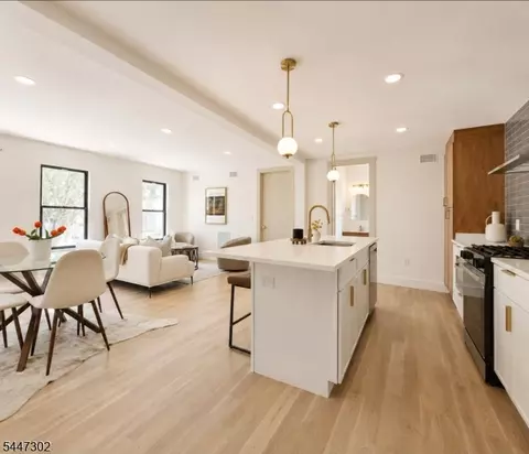 7 Pierce Ave, Jersey City, NJ 07307