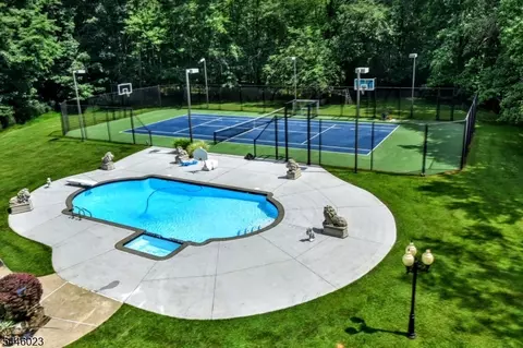 20 Burning Hollow Rd, Saddle River, NJ 07458