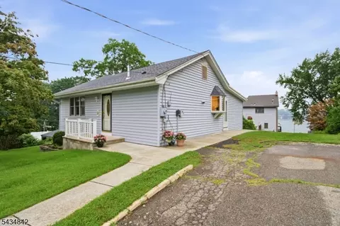 3 King Rd, Landing, NJ 07850