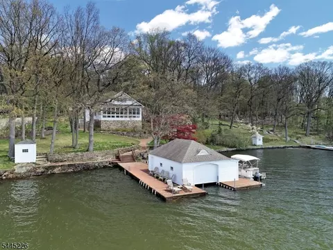 54 Halsey Is, Lake Hopatcong, NJ 07849