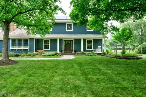 86 Knickerbocker Dr, Belle Mead, NJ 08502