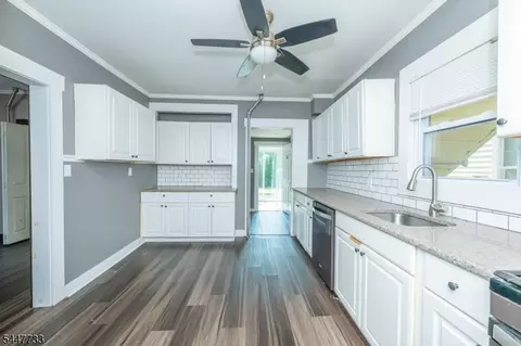 Entry Way - 1165 Ringwood Ave, Haskell, NJ 07420 photo 2 of 5