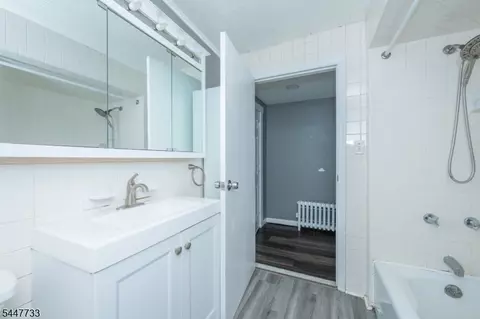 Bath - 1165 Ringwood Ave, Haskell, NJ 07420 photo 2 of 2