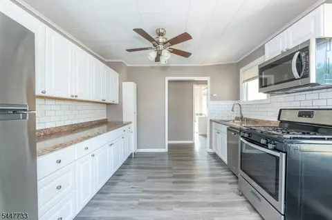 Entry Way - 1165 Ringwood Ave, Haskell, NJ 07420 photo 4 of 5