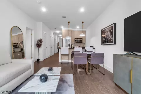 386 5th St #204, Jersey City, NJ 07302