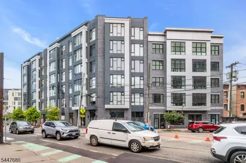 386 5th St #204, Jersey City, NJ 07302