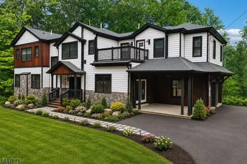 49 Northwood Rd, Lake Hopatcong, NJ 07849