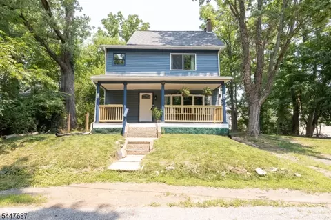 30 Henderson St, Oxford, NJ 07863