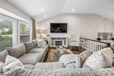 Living - 26 Mohawk Dr, Springfield, NJ 07081 photo 4 of 4