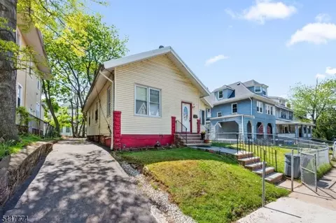 42 Scheerer Ave, Newark, NJ 07112