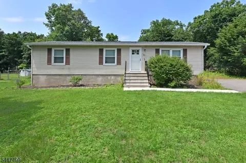 58 Grove St, Wanaque, NJ 07465